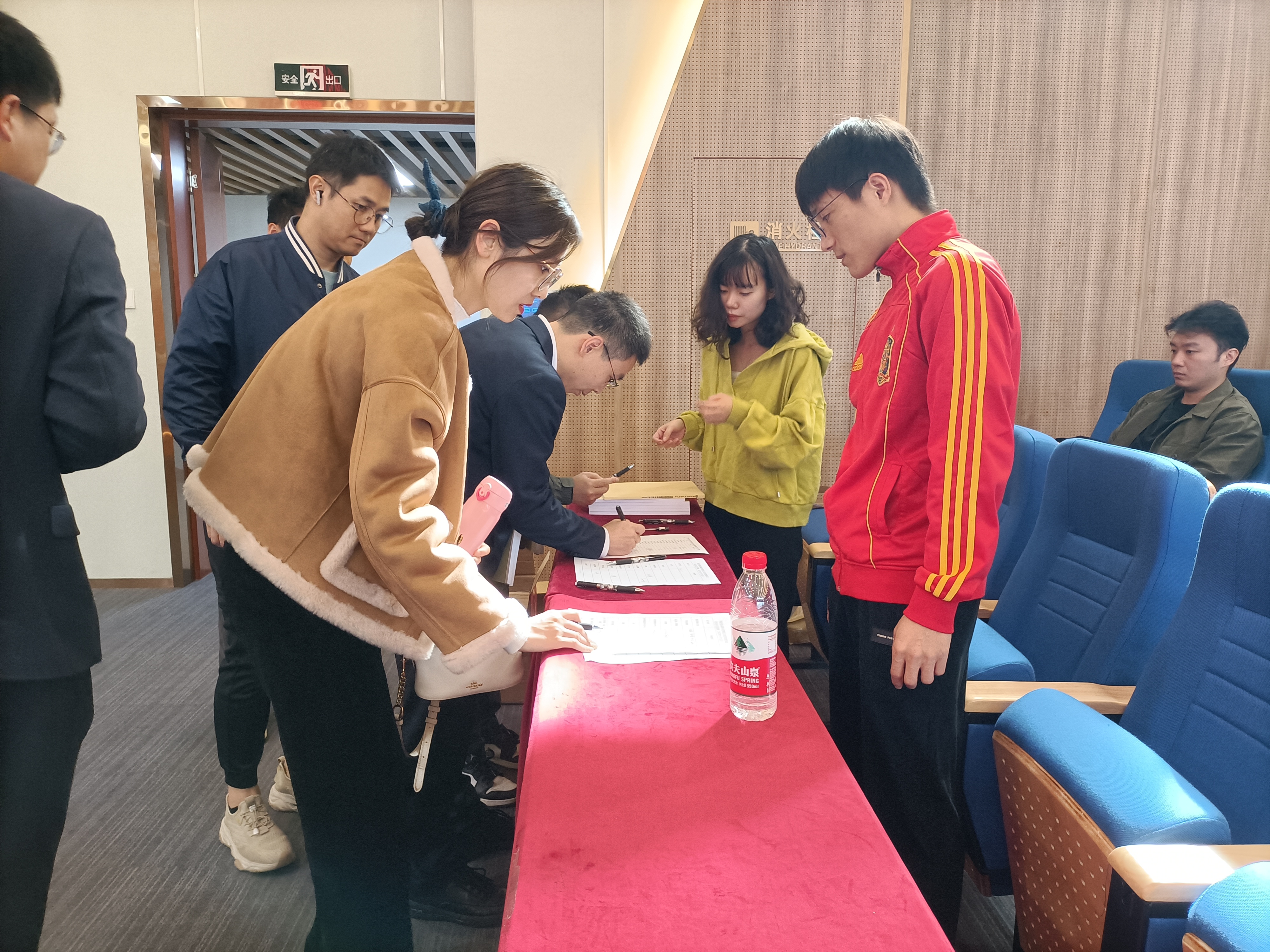 4发放《51吃瓜网
项目招标采购规章制度汇编（2023版）》.jpg