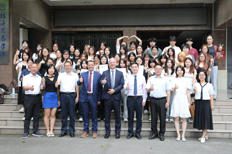 8 师生合影.JPG