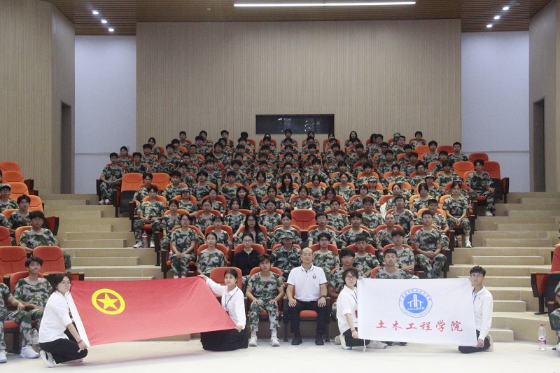 书记第一课活动合影.jpg