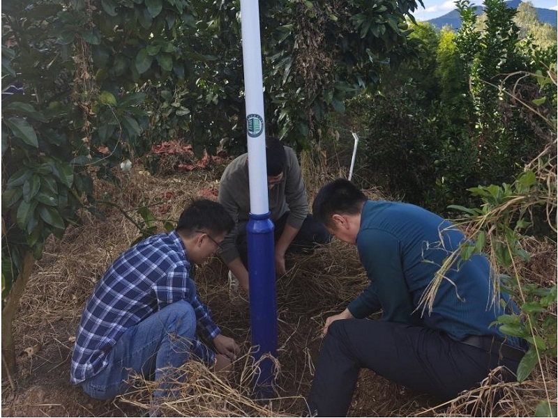 2.机电学院智慧农业团队现场检测项目传感器运作情况.jpg