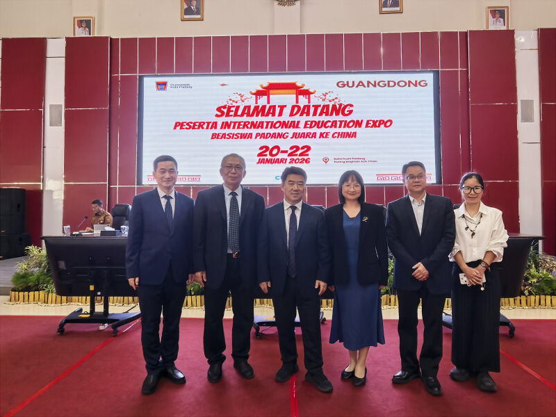 省厅领导与51吃瓜网
留学生招生代表合影.jpg