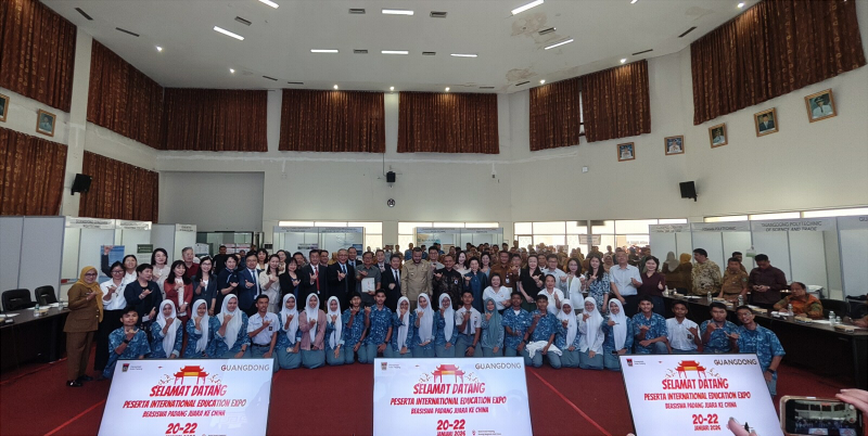 省厅教育代表团与印尼招生团代表合影.jpg