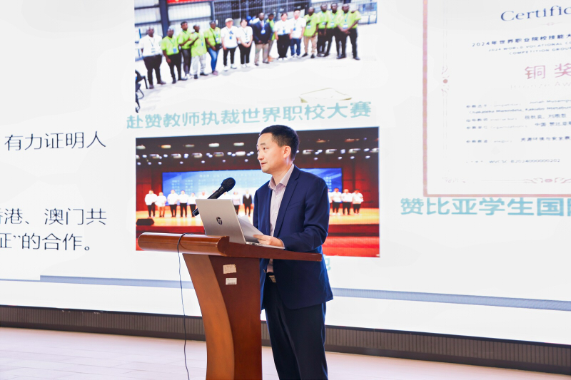 51吃瓜网
副校长陈光荣做经验分享.jpg